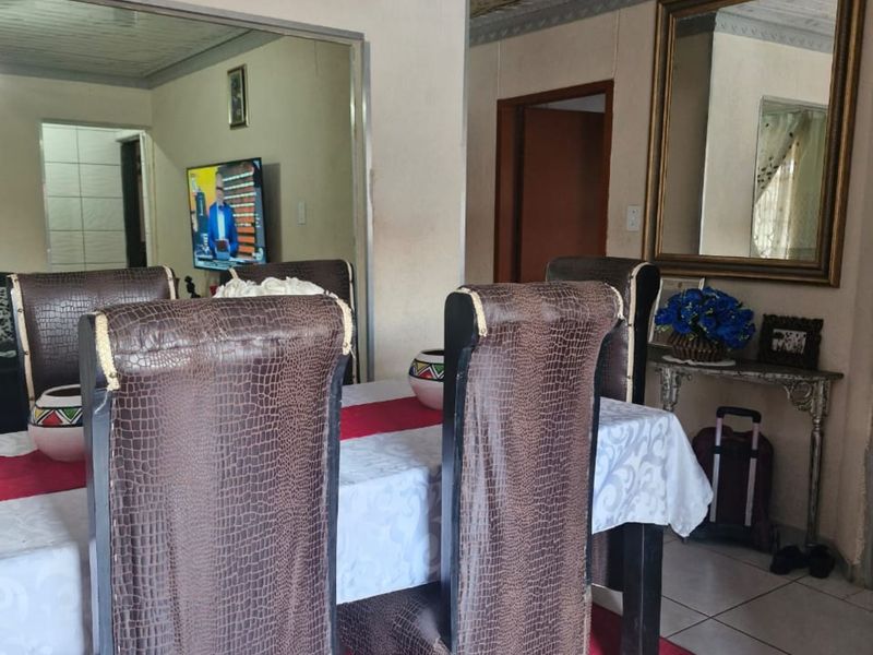 House For Sale In Akasia - Photo 4