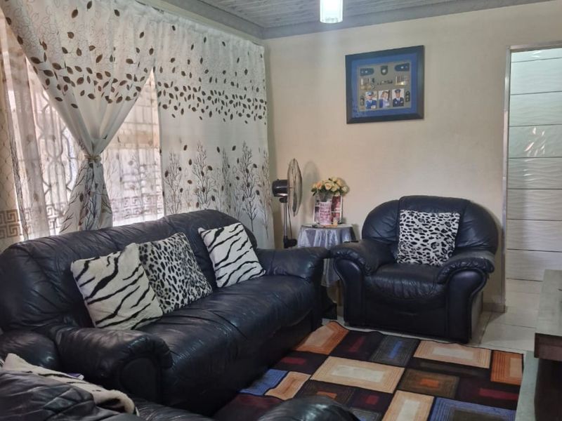 House For Sale In Akasia - Photo 3