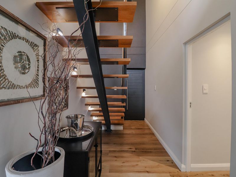 Luxurious 4-Bedroom Contemporary Home in Walmer - Photo 10
