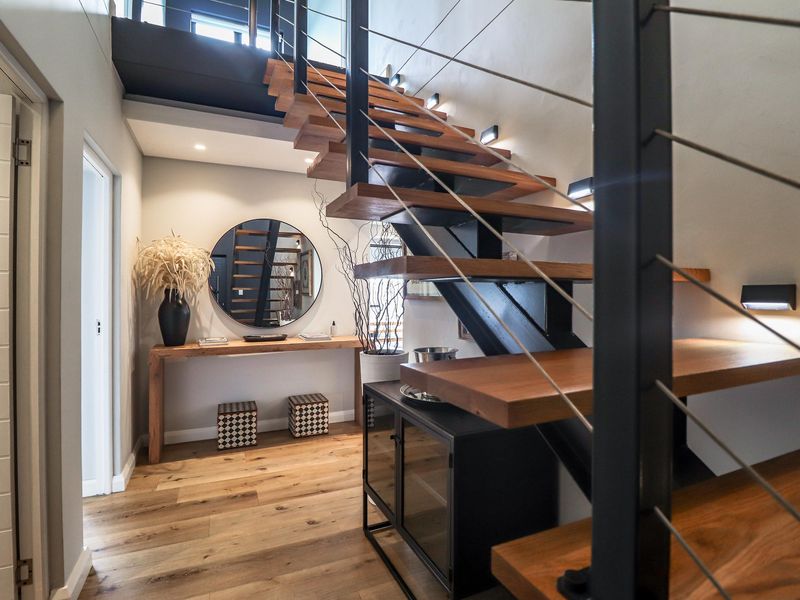 Luxurious 4-Bedroom Contemporary Home in Walmer - Photo 9
