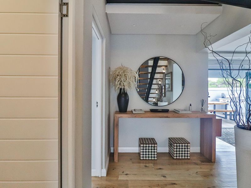 Luxurious 4-Bedroom Contemporary Home in Walmer - Photo 8