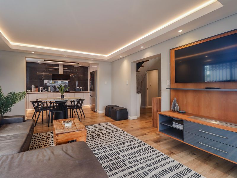 Luxurious 4-Bedroom Contemporary Home in Walmer - Photo 5