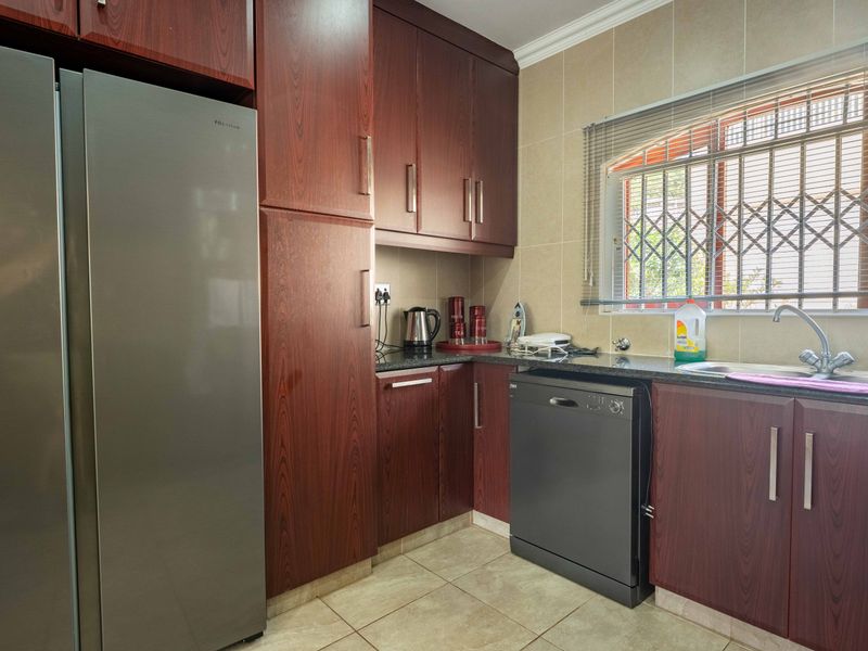 Holiday home or relocate its a choice - Photo 9