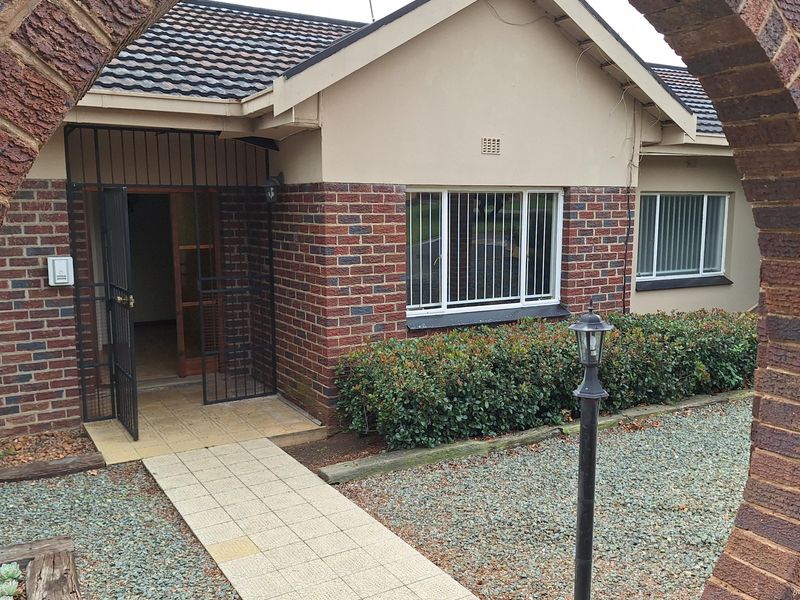 House with wonderfull entertainment area for sale - Photo 3