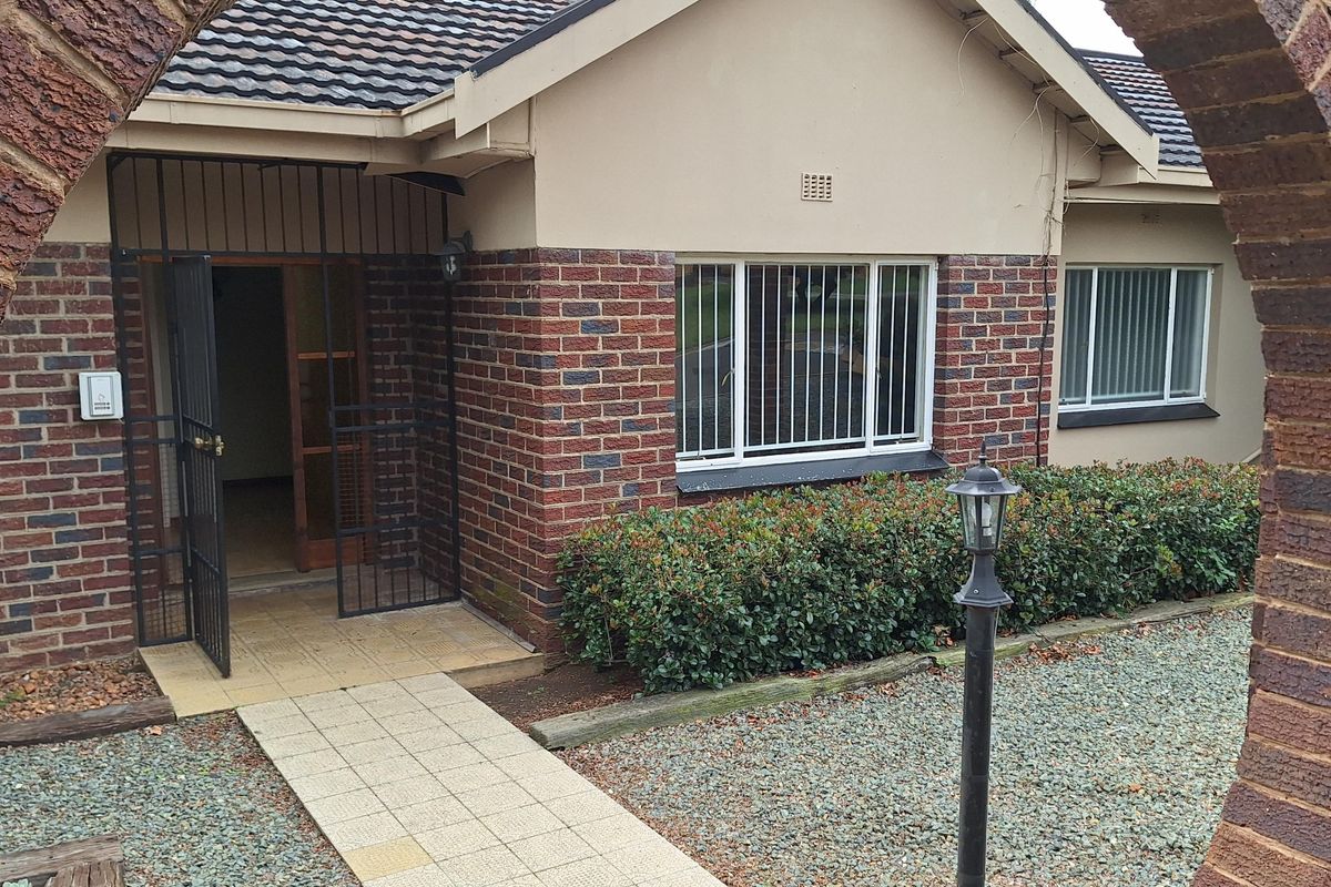 House with wonderfull entertainment area for sale - Photo 3