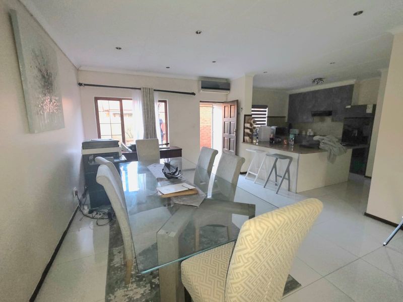 Exceptional Living: 3-Bedroom Simplex within Crescent Wood Estate - Photo 9