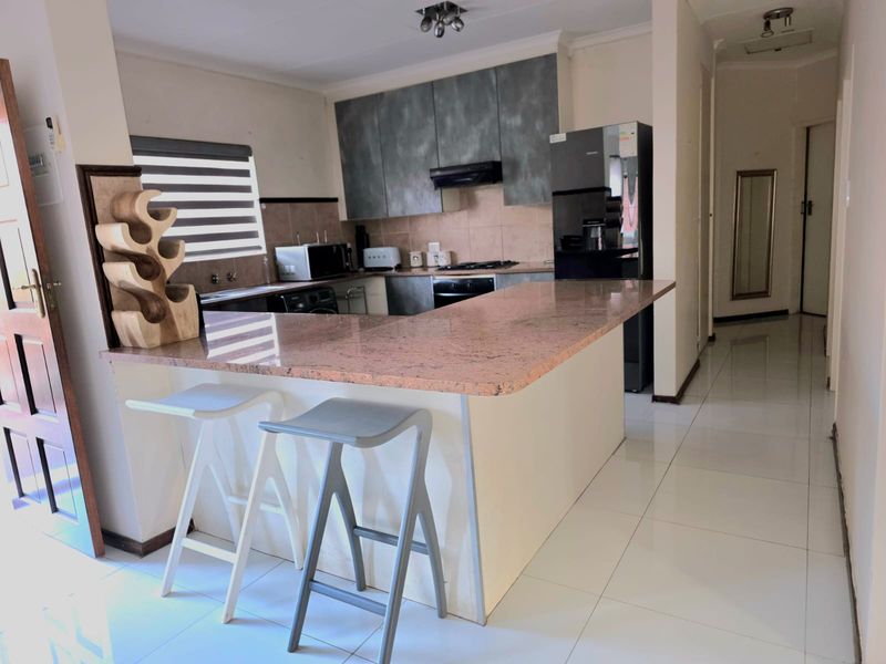 Exceptional Living: 3-Bedroom Simplex within Crescent Wood Estate - Photo 7