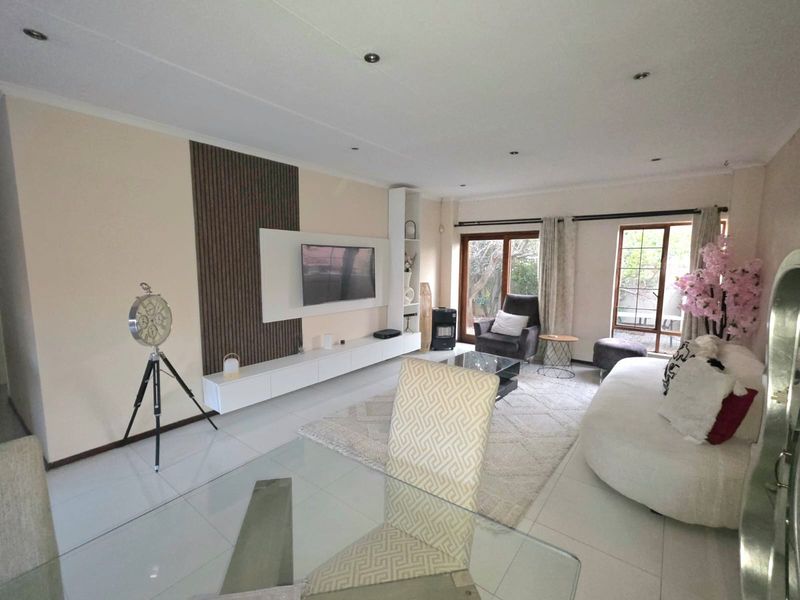 Exceptional Living: 3-Bedroom Simplex within Crescent Wood Estate - Photo 10