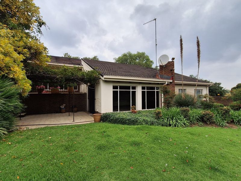 House with wonderfull entertainment area for sale - Photo 1
