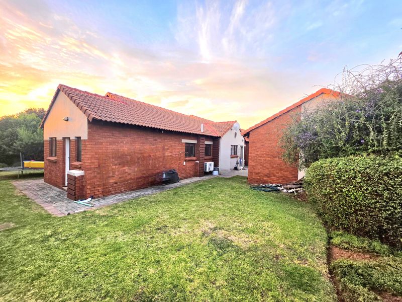 Exceptional Living: 3-Bedroom Simplex within Crescent Wood Estate - Photo 1