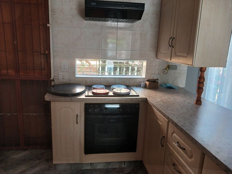 Modern Elegance Meets Effortless Living - Photo 3