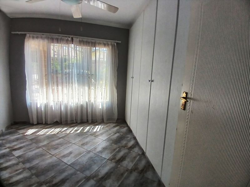 Modern Elegance Meets Effortless Living - Photo 8