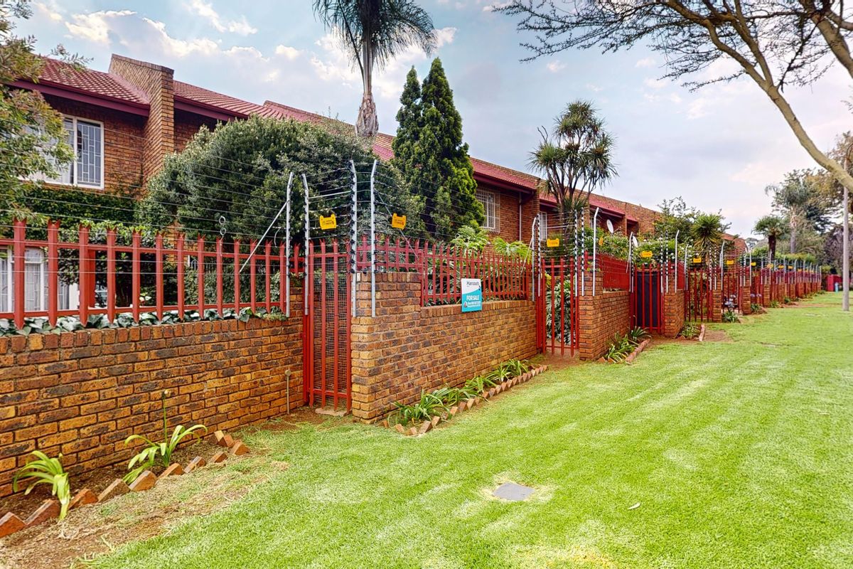 Live Luxury Auction! Bidding to Start From R799,000 !!! - Photo 2