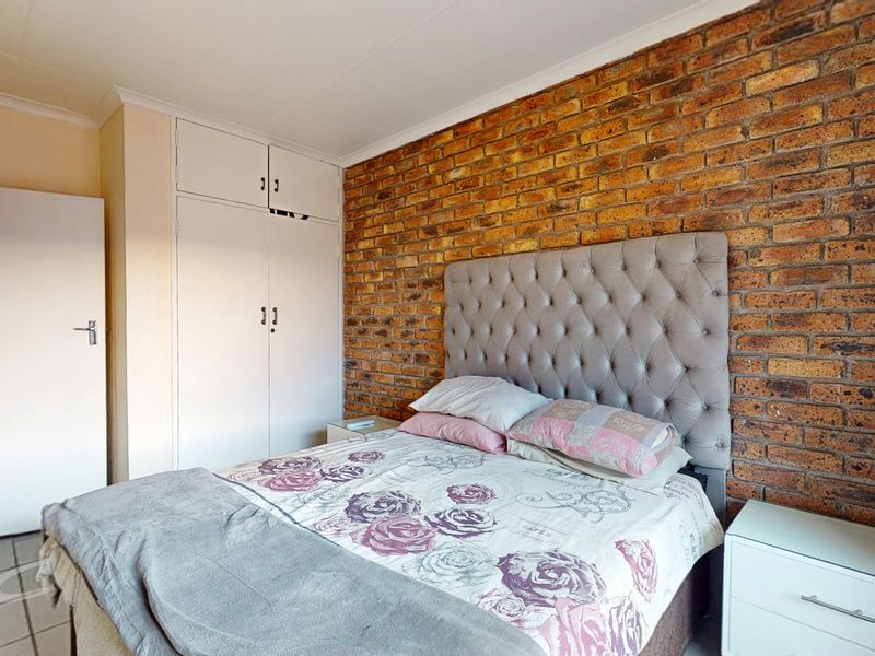 Live Luxury Auction! Bidding to Start From R799,000 !!! - Photo 9