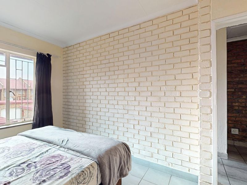 Live Luxury Auction! Bidding to Start From R799,000 !!! - Photo 8