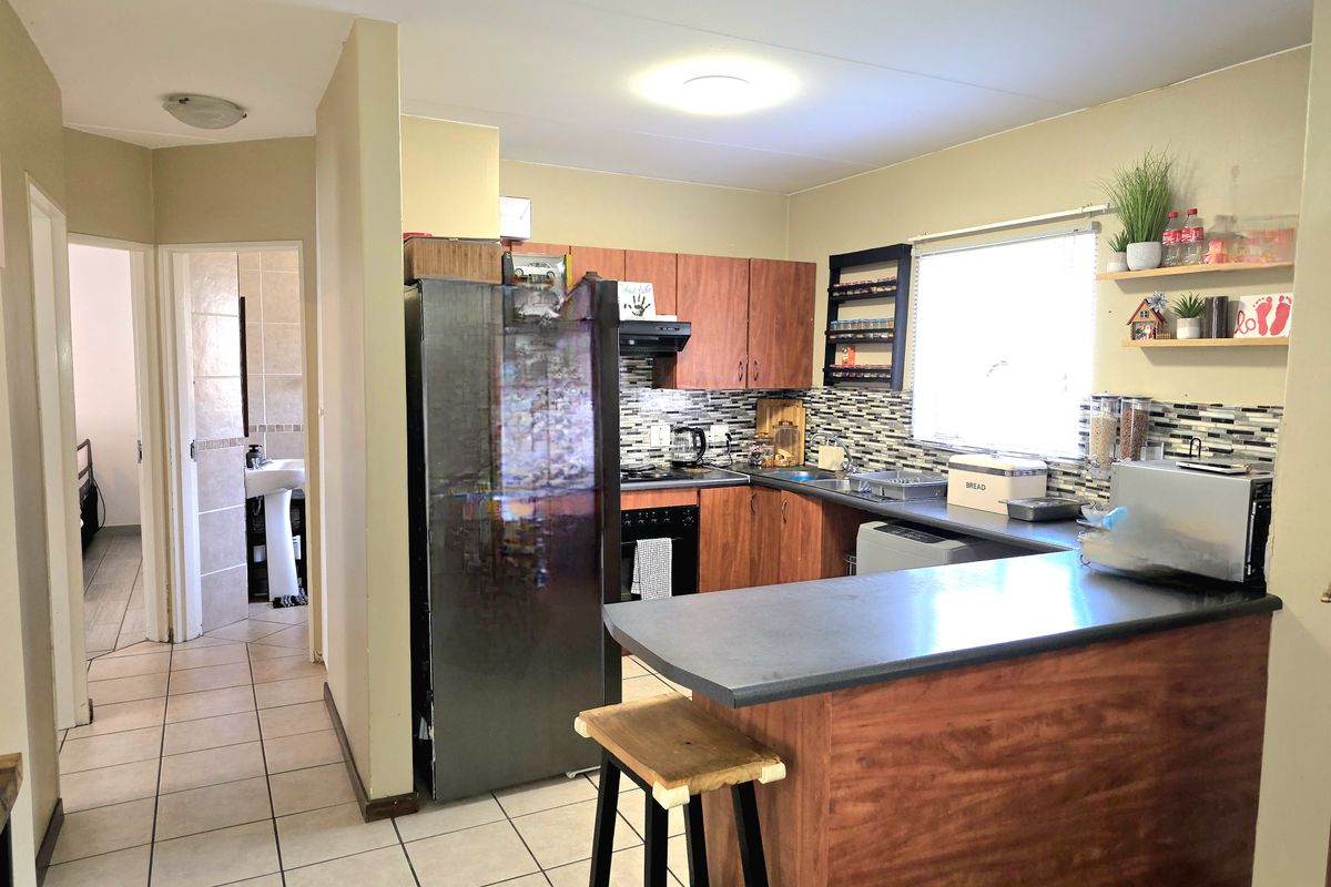 Ground Floor 2-Bedroom Apartment | Midview Gardens - Photo 4