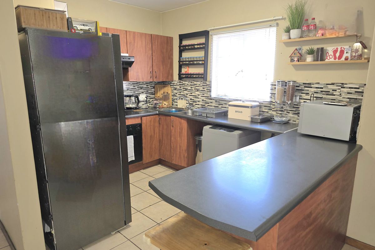 Ground Floor 2-Bedroom Apartment | Midview Gardens - Photo 3