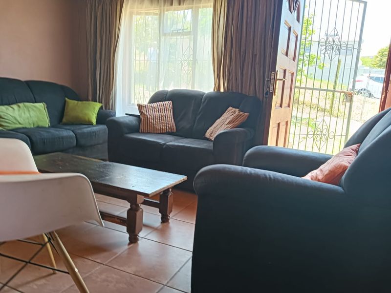 URGENT SALE  2 Bedroom Home in Mdantsane NU14 - Photo 6