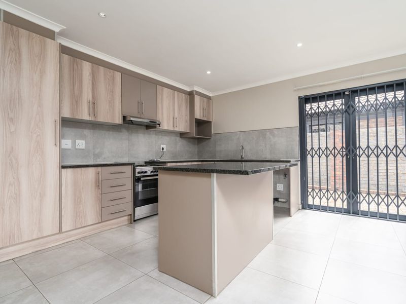 Modern Living in a Popular Area – Close to Schools, Shops & Everyday Convenience - Photo 9