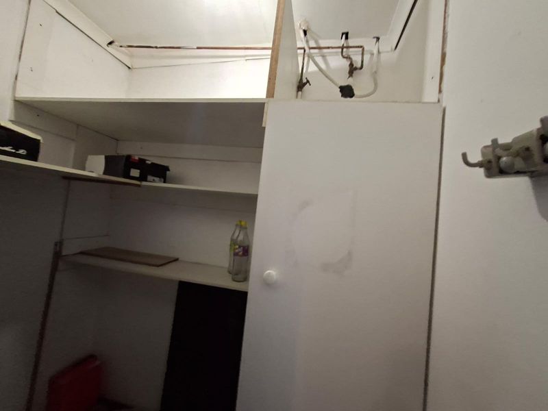 Spacious and secure 4 beds, 2 bathrooms, 2 garages - perfect family home - Photo 9