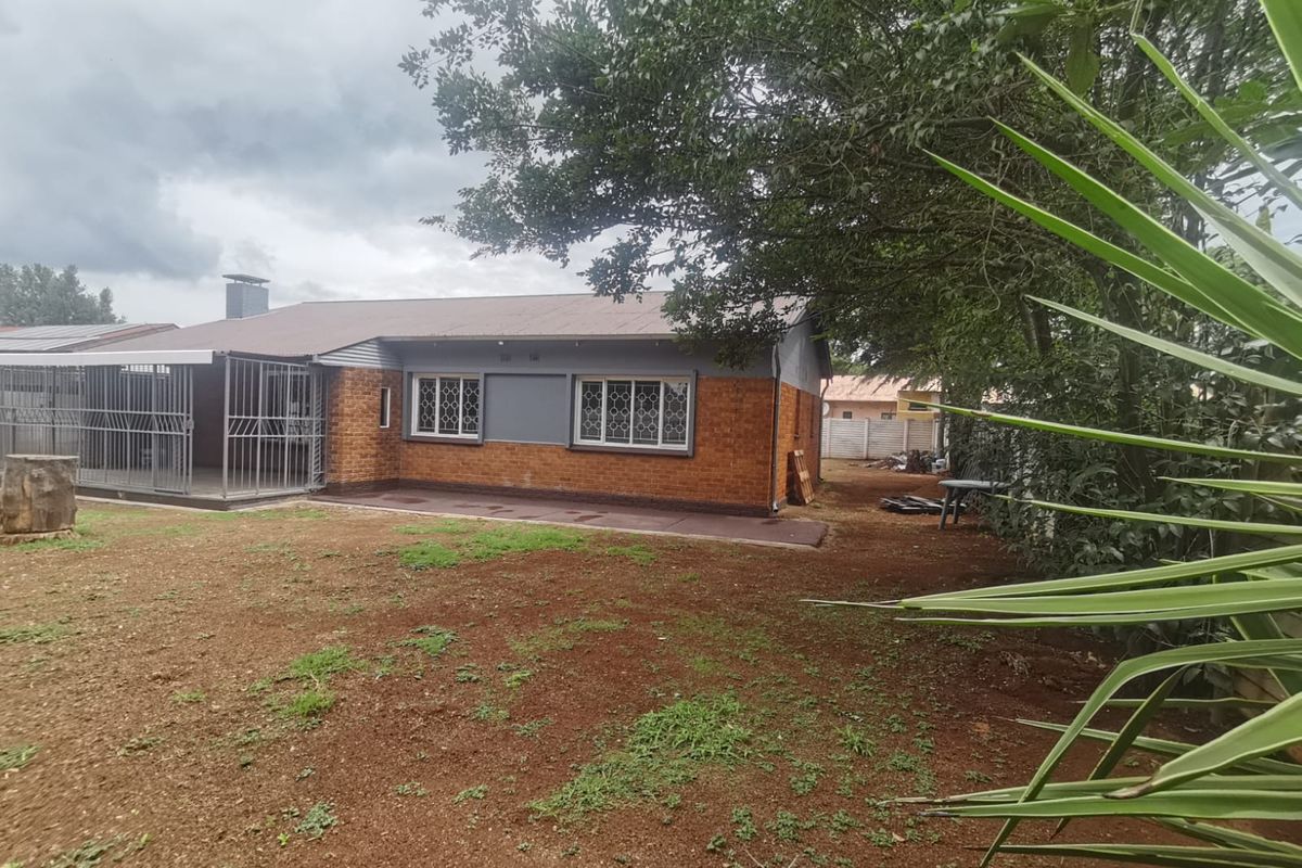Charming Family Home in the Heart of Vanderbijlpark CW 2 – Your Dream Awaits! - Photo 2