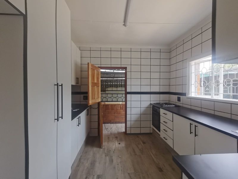 Charming Family Home in the Heart of Vanderbijlpark CW 2 – Your Dream Awaits! - Photo 9