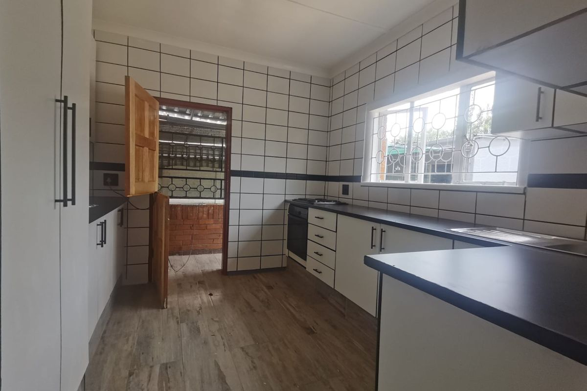 Charming Family Home in the Heart of Vanderbijlpark CW 2 – Your Dream Awaits! - Photo 4