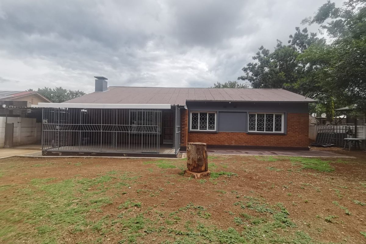 Charming Family Home in the Heart of Vanderbijlpark CW 2 – Your Dream Awaits! - Photo 3