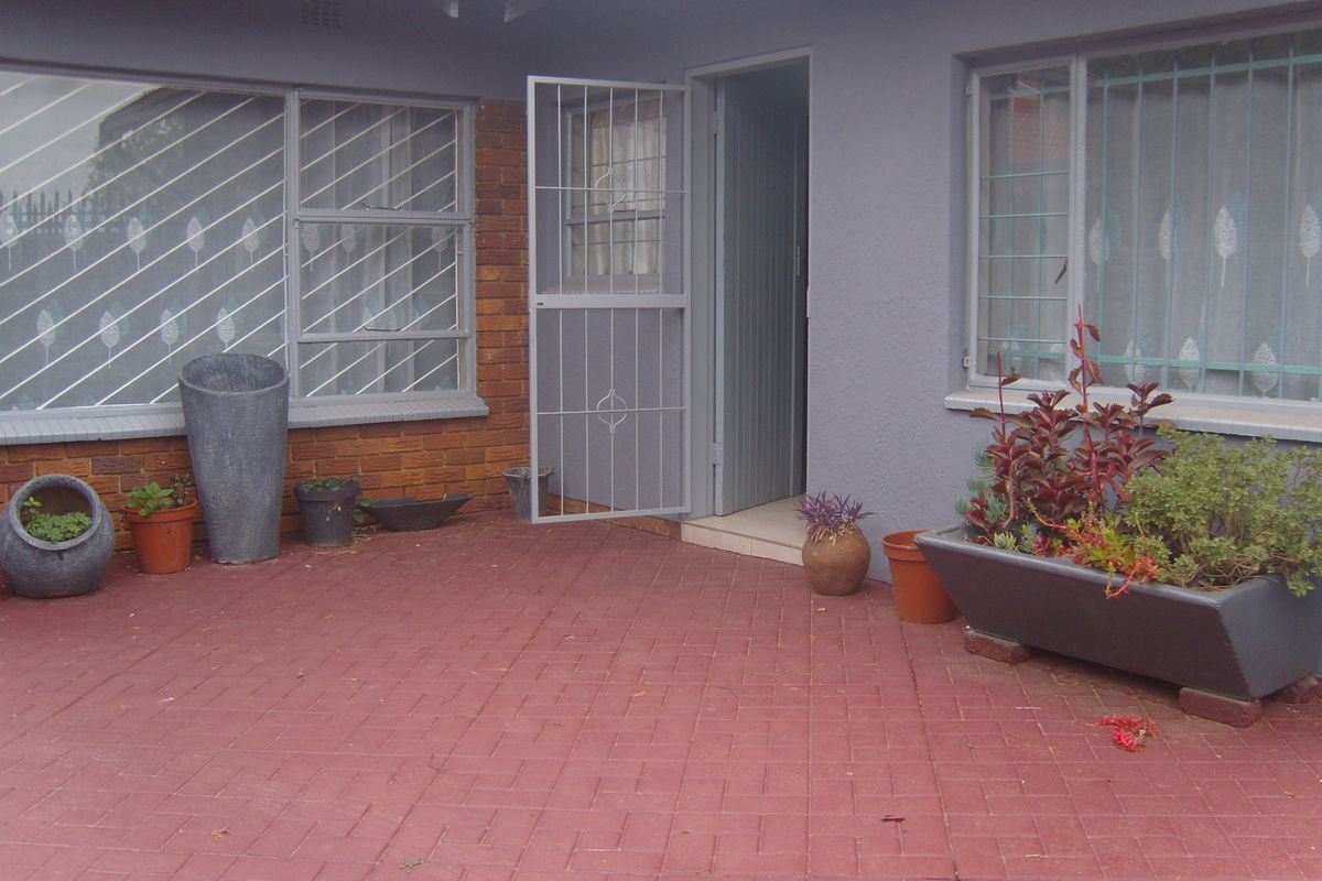 Investors Dream house for sale in Mayberry Park, Alberton - Photo 3