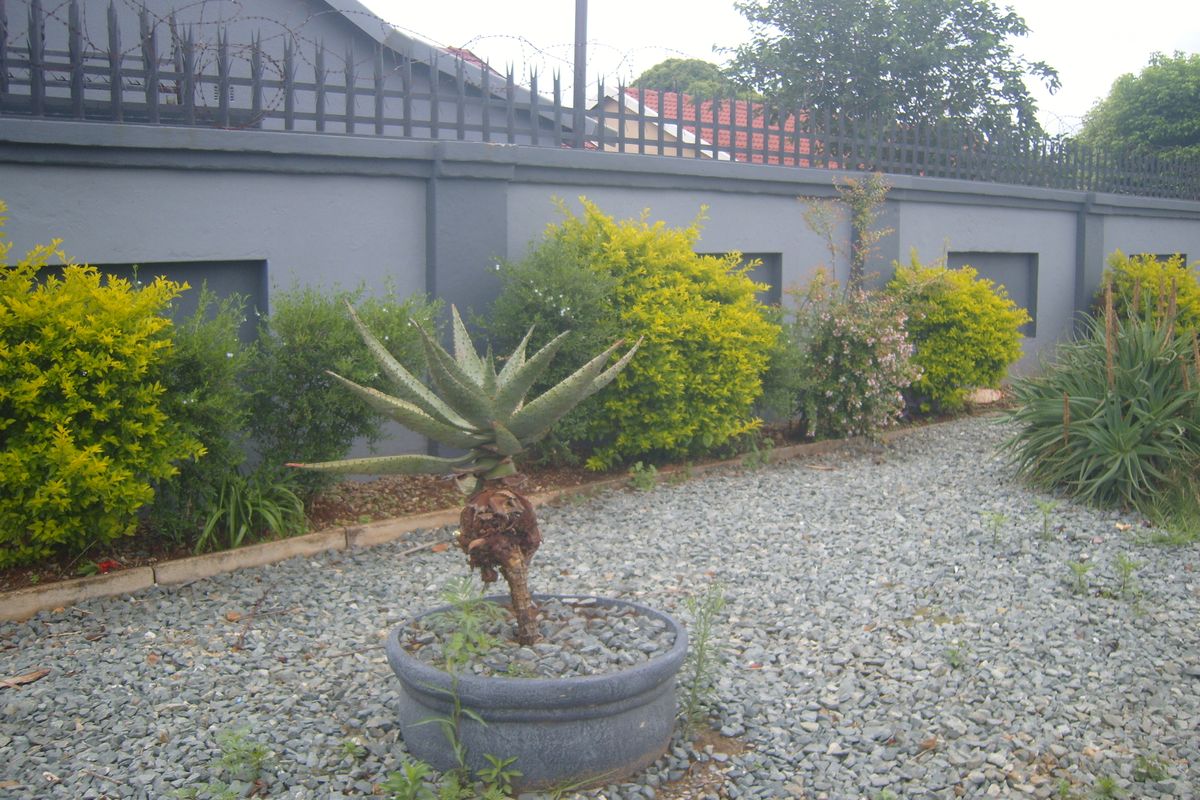 Investors Dream house for sale in Mayberry Park, Alberton - Photo 2