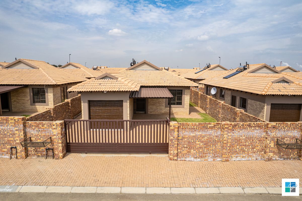 Modern 2-Bedroom Home in a Popular Neighborhood including Transfer Fees - Photo 2