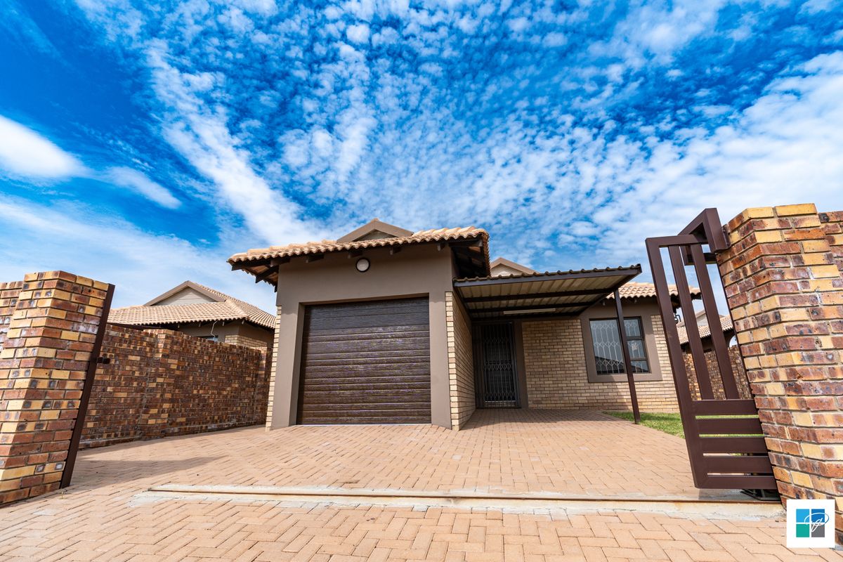 Modern 2-Bedroom Home in a Popular Neighborhood including Transfer Fees - Photo 4