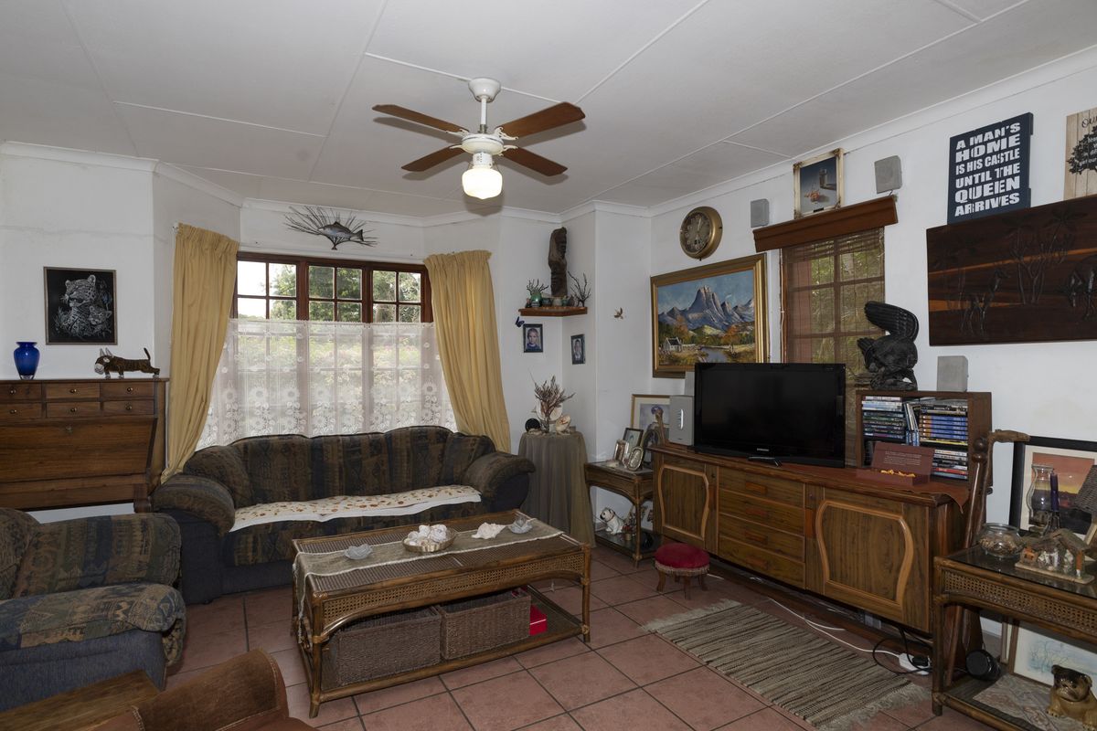 Charming Cottage-Style Home in Sought after Port Alfred Suburb - Photo 5