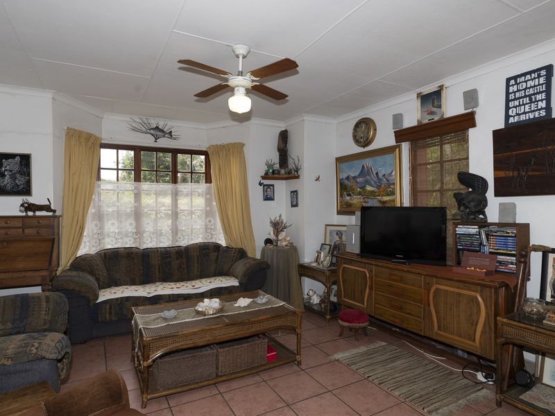 Charming Cottage-Style Home in Sought after Port Alfred Suburb - Photo 5