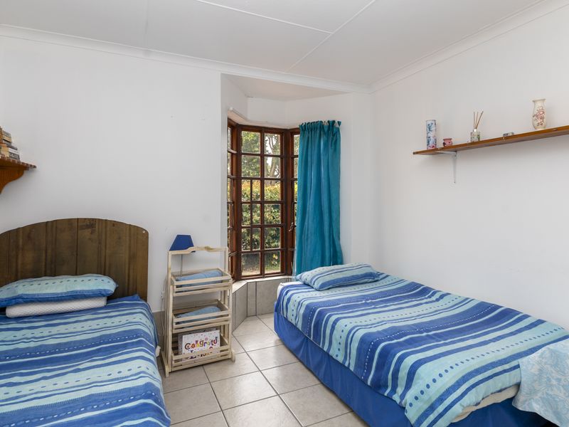 Charming Cottage-Style Home in Sought after Port Alfred Suburb - Photo 9