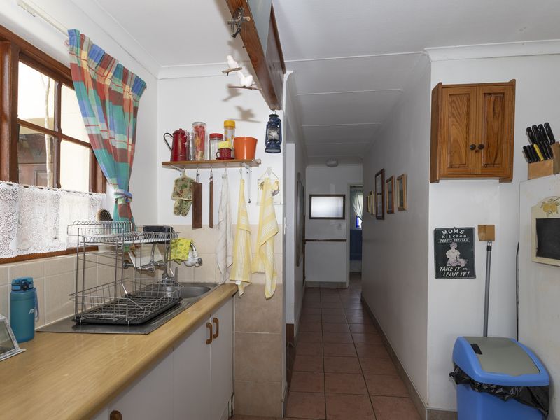 Charming Cottage-Style Home in Sought after Port Alfred Suburb - Photo 8