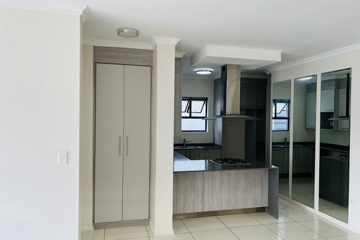 R 1 799 000 Inviting buyers to come view and negotiate from R1 650 000 Million - R1 799 000 Million. - Photo 5