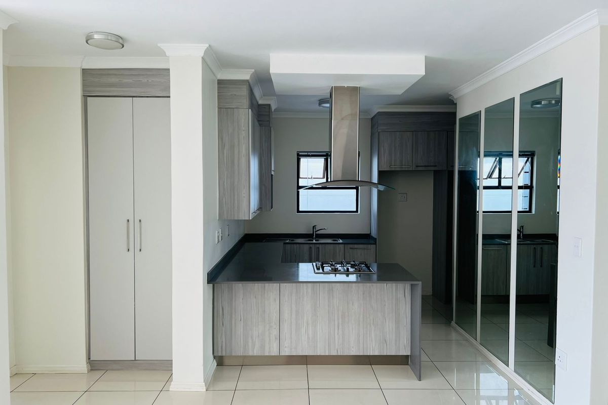 R 1 799 000 Inviting buyers to come view and negotiate from R1 650 000 Million - R1 799 000 Million. - Photo 3