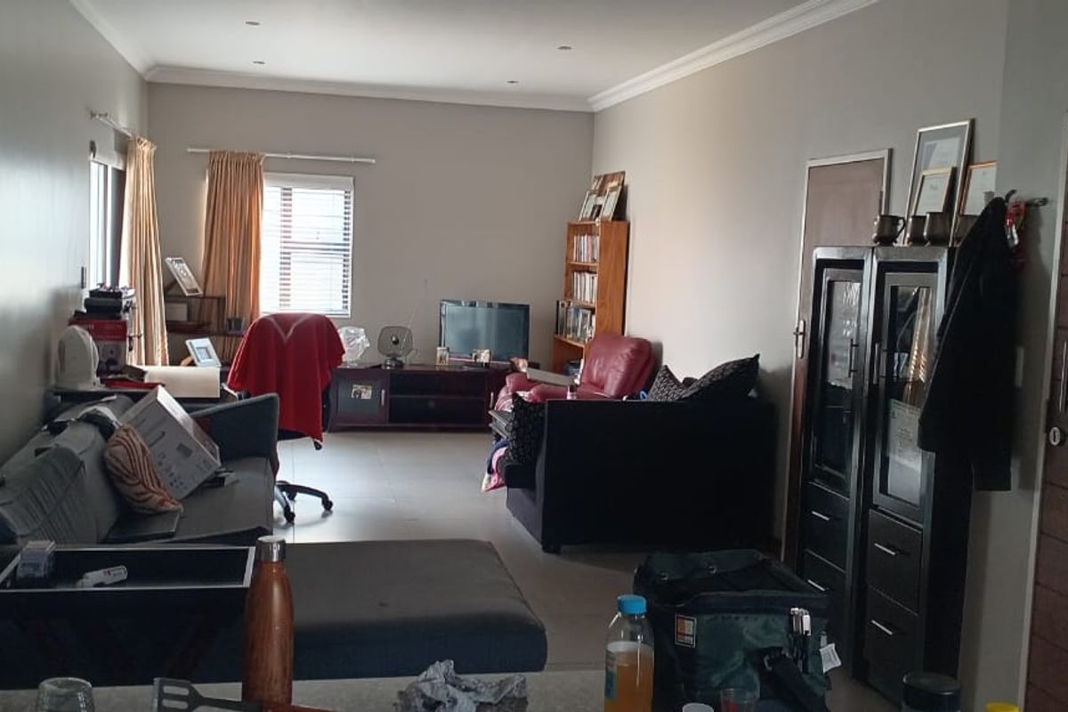 Luxury Living in an Upmarket Location - Photo 5
