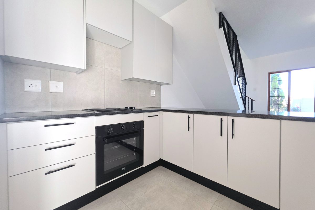 Elegant 3-Bedroom Pet Friendly Duplex in Carlswald Crest, Noordwyk - Photo 4