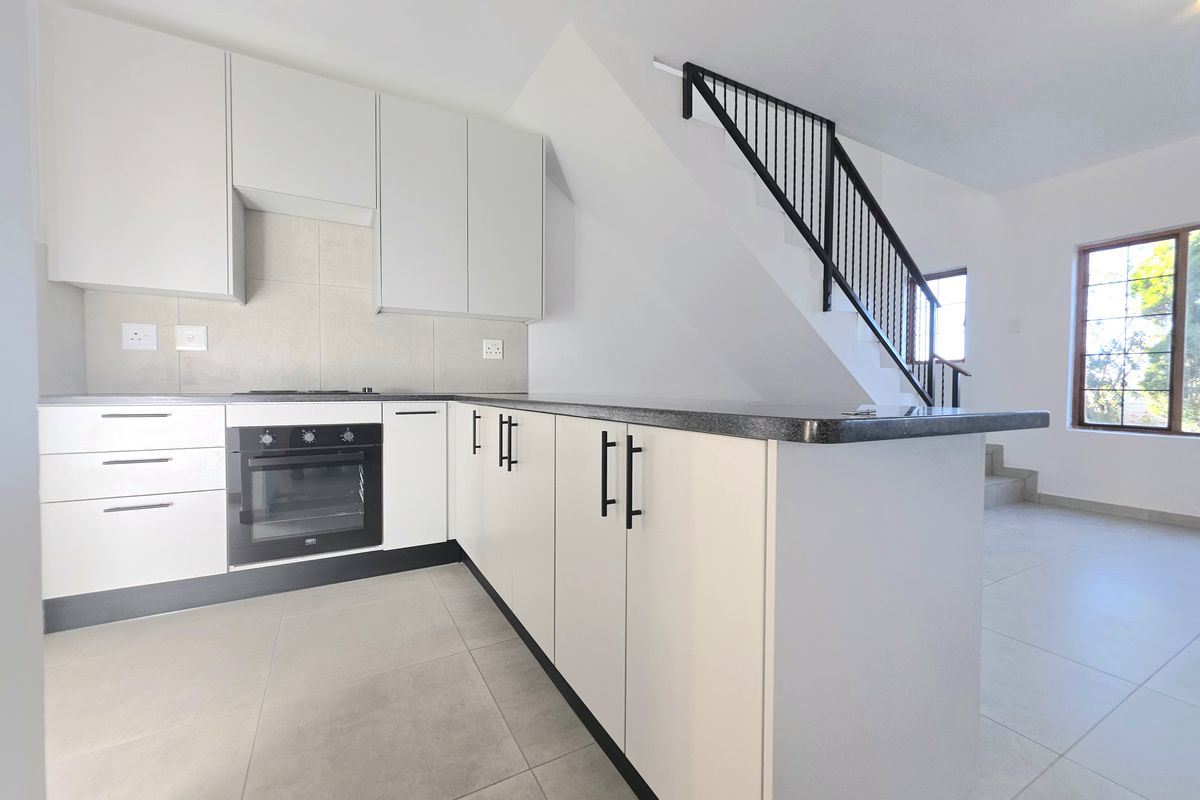 Elegant 3-Bedroom Pet Friendly Duplex in Carlswald Crest, Noordwyk - Photo 2