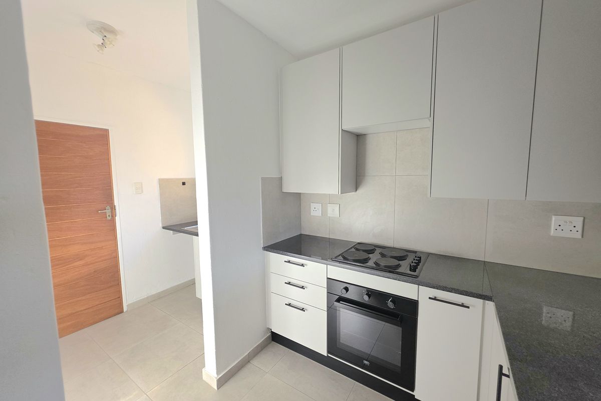 Elegant 3-Bedroom Pet Friendly Duplex in Carlswald Crest, Noordwyk - Photo 3