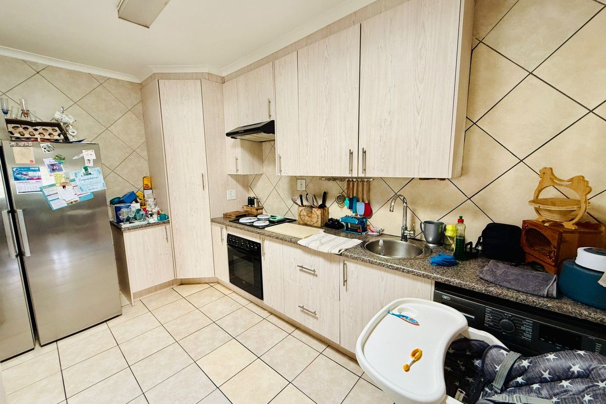 Spacious 3-Bedroom Family Home in Florauna - Photo 5