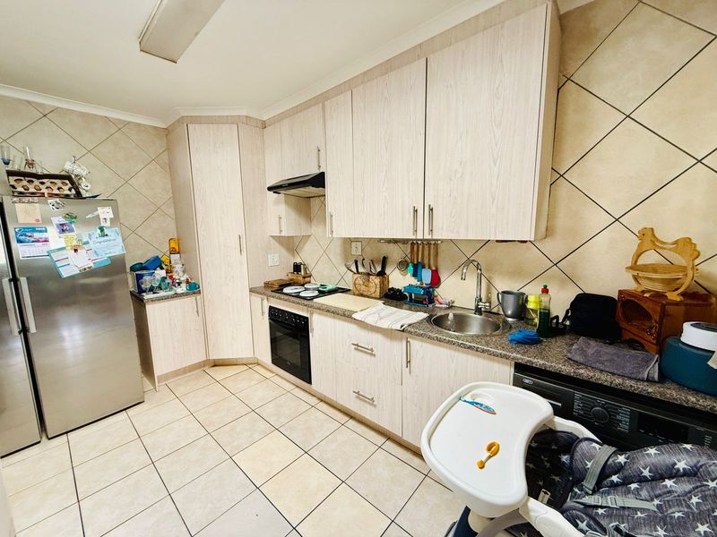 Spacious 3-Bedroom Family Home in Florauna - Photo 5