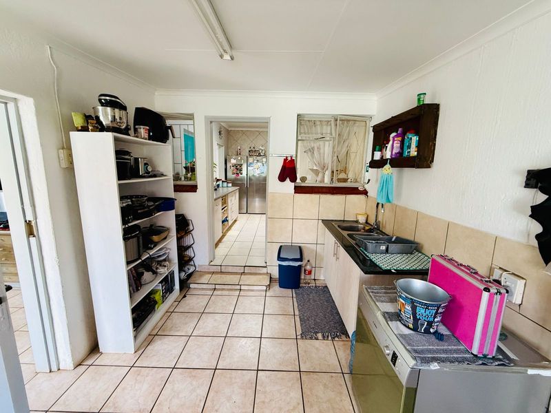 Spacious 3-Bedroom Family Home in Florauna - Photo 9