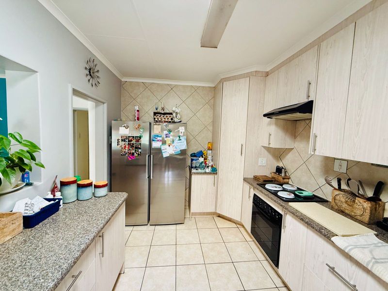 Spacious 3-Bedroom Family Home in Florauna - Photo 6