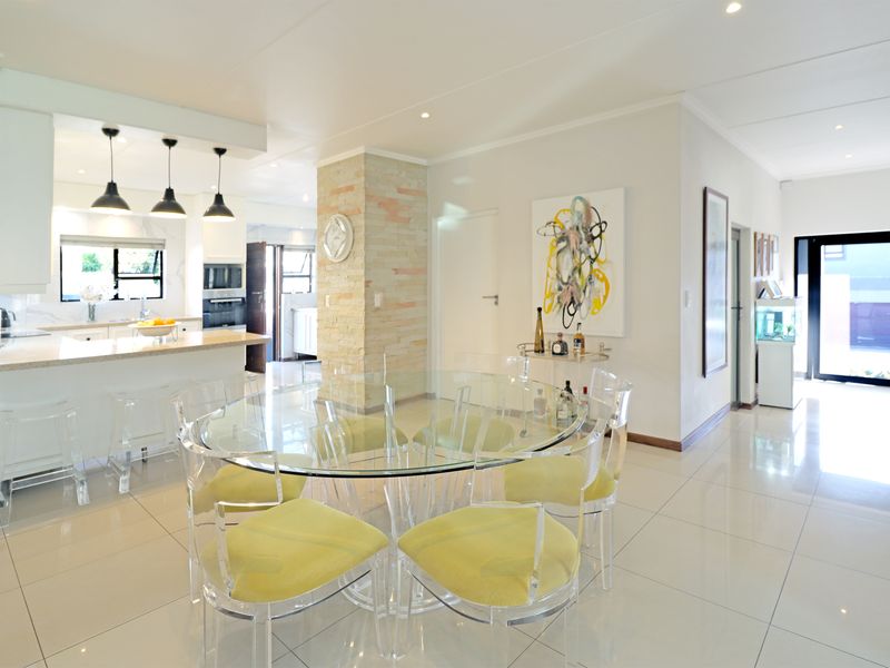 Luxurious Family Residence with Exceptional Entertainment Spaces - Photo 7
