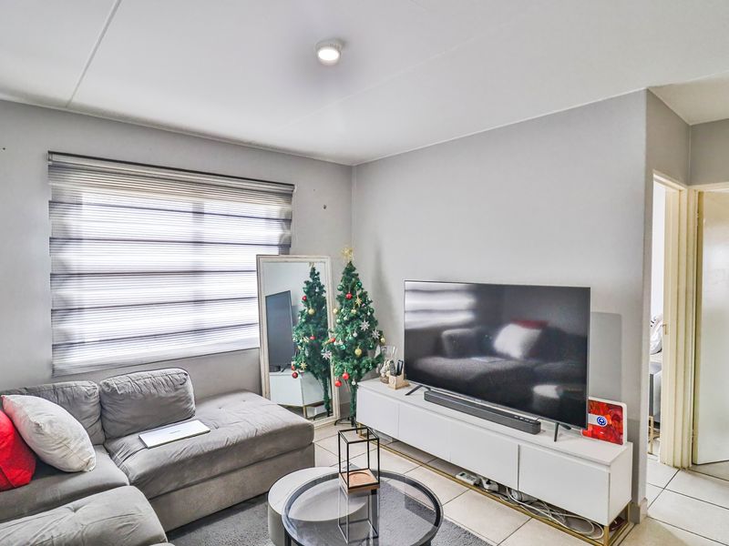 Charming and Welcoming Living with Comfort and Convenience for Everyday Life!!! - Photo 3