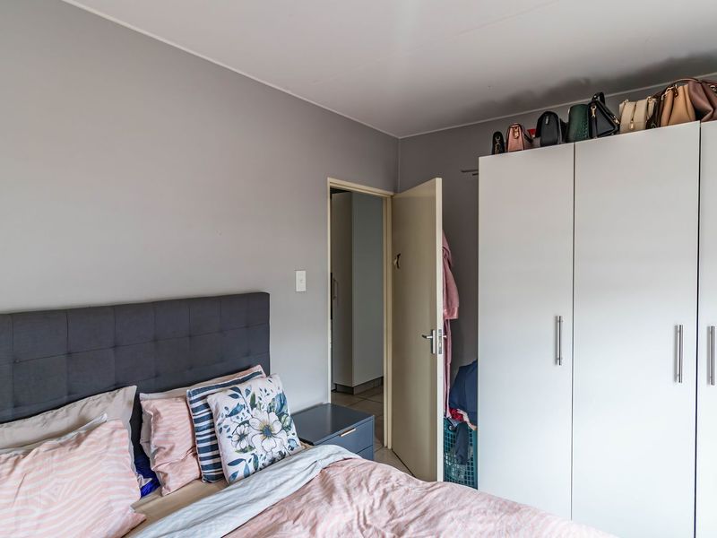 Charming and Welcoming Living with Comfort and Convenience for Everyday Life!!! - Photo 8