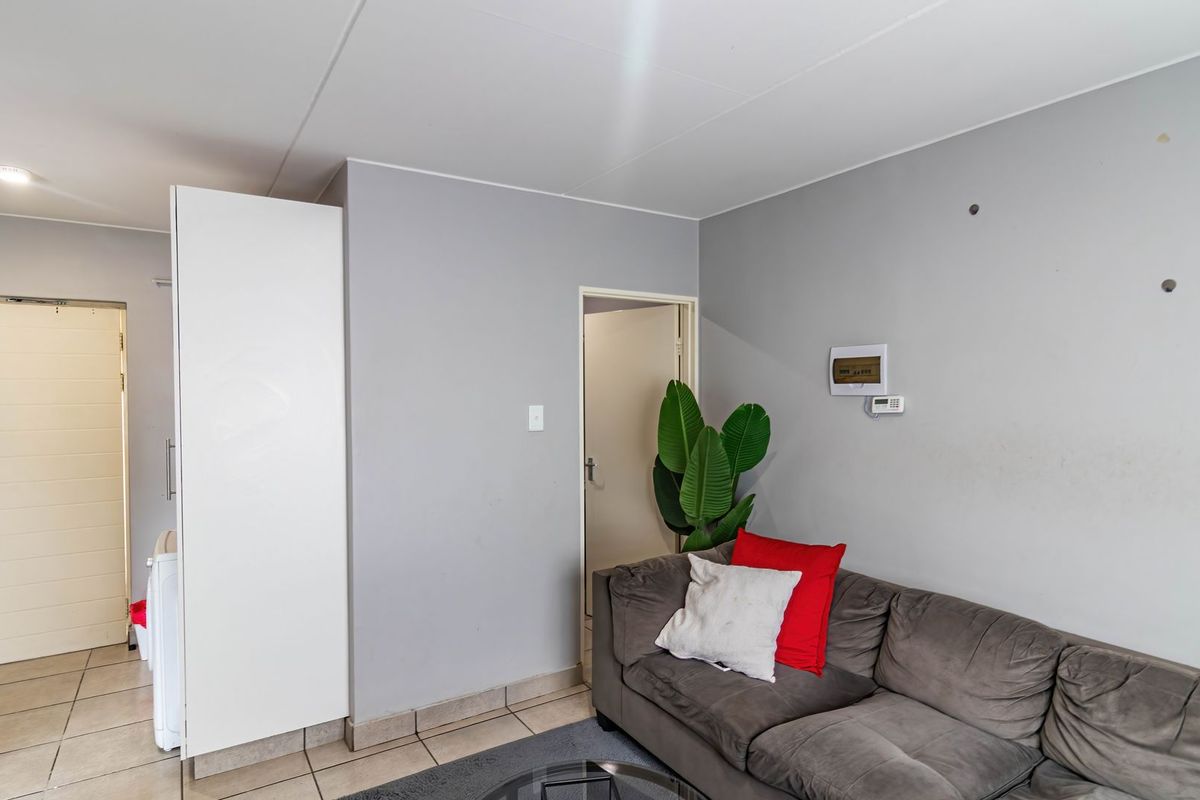 Charming and Welcoming Living with Comfort and Convenience for Everyday Life!!! - Photo 4